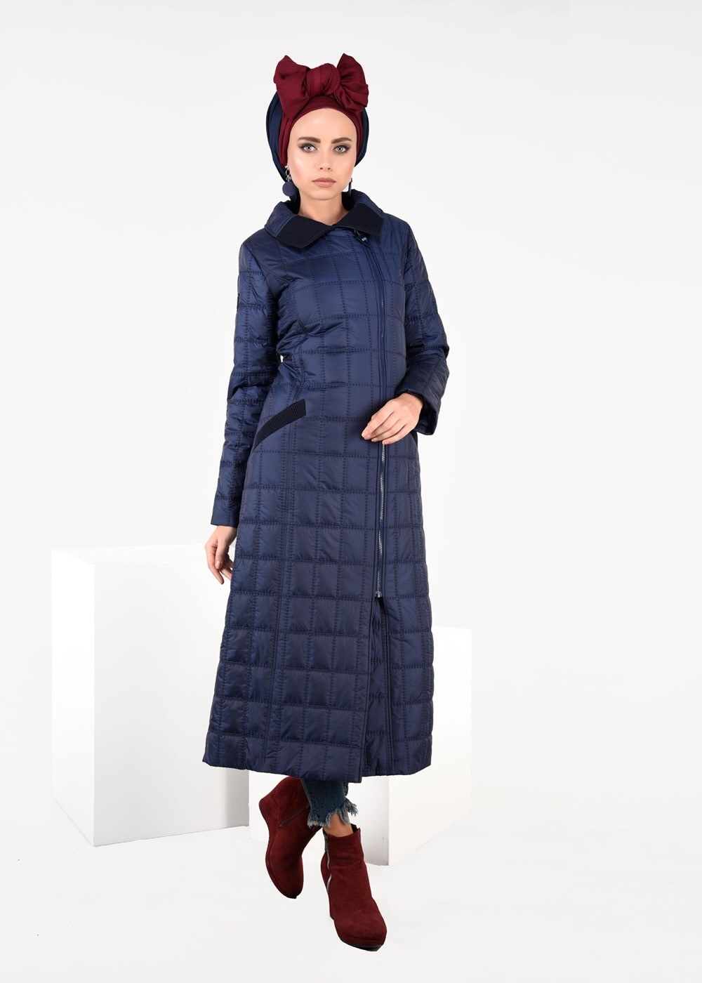 Tesettür giyim LACİVERT KARE KAPİTONE KABAN 9502