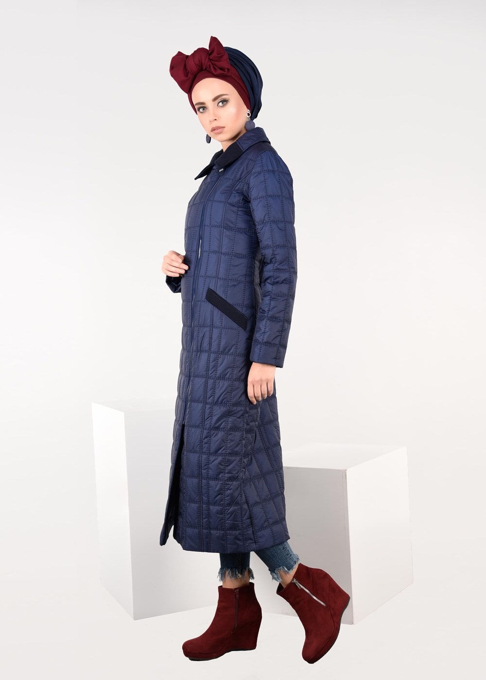 Tesettür giyim LACİVERT KARE KAPİTONE KABAN 9502