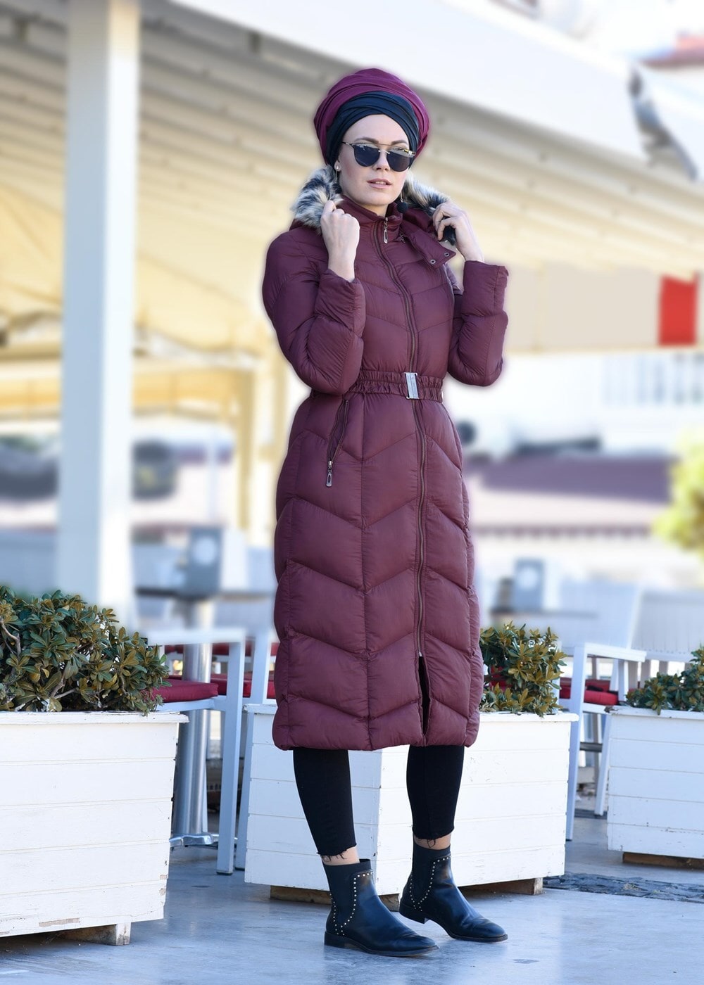 Tesettür giyim BORDO PELUŞ KAPÜŞONLU ŞİŞME KABAN 9507 