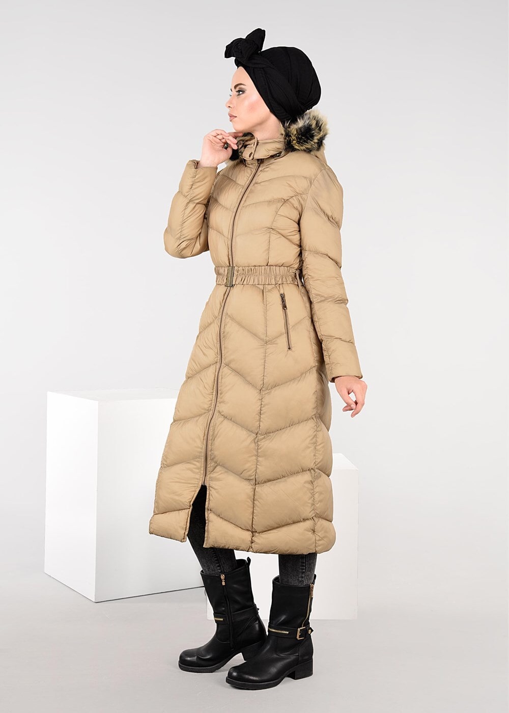 Tesettür giyim KAHVE PELUŞ KAPÜŞONLU ŞİŞME KABAN 9507 