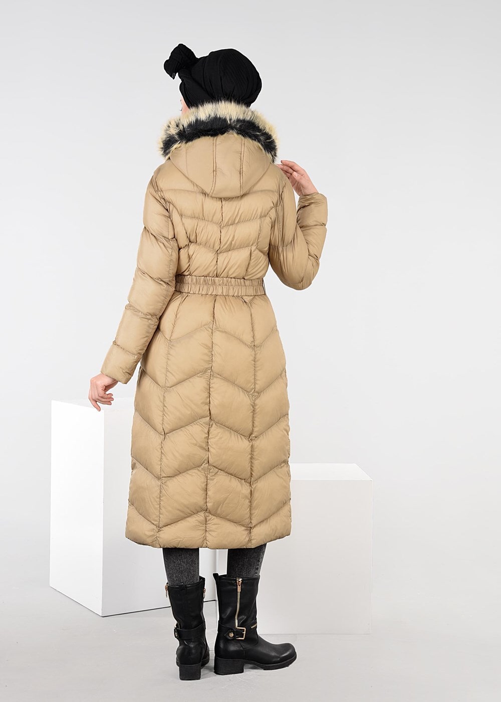 Tesettür giyim KAHVE PELUŞ KAPÜŞONLU ŞİŞME KABAN 9507 