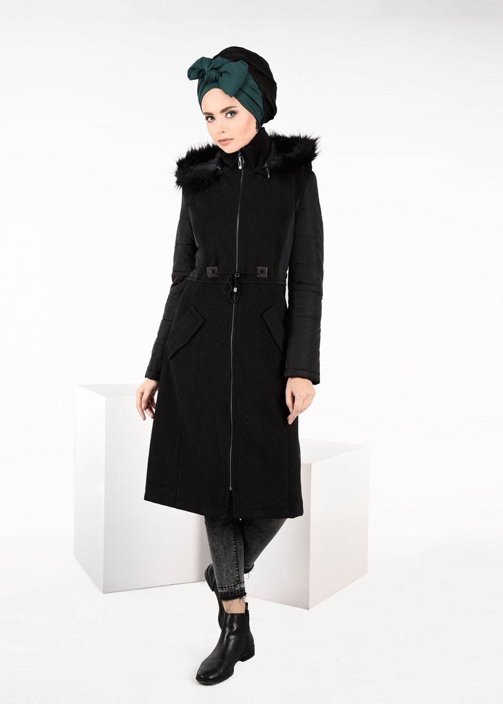 Tesettür giyim SİYAH KÜRK DETAYLI BAĞCIKLI KABAN 9514