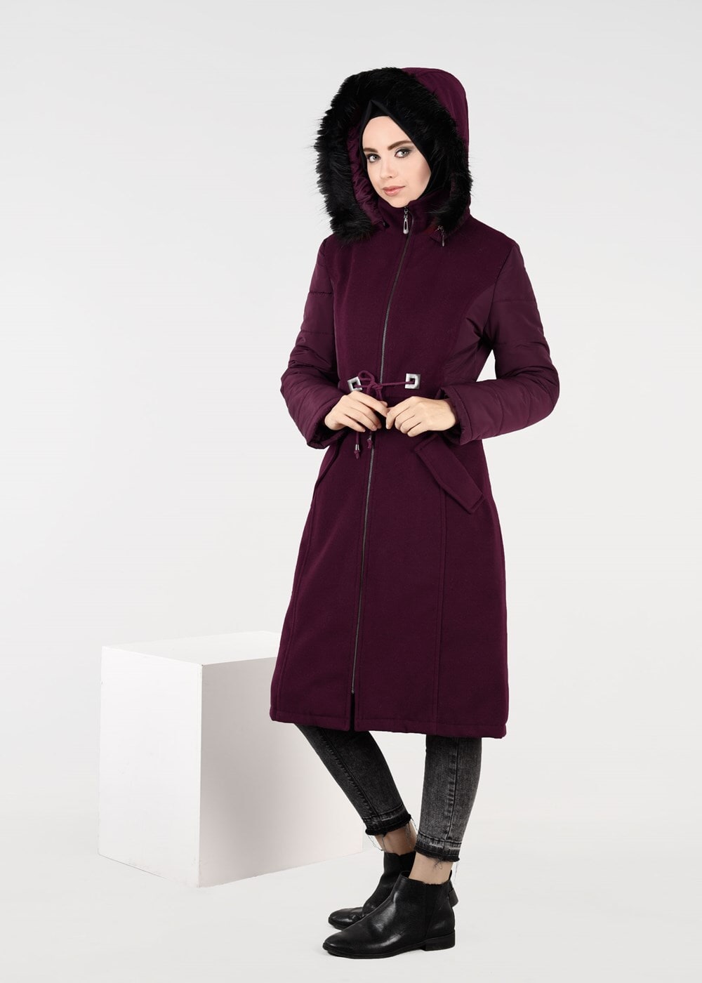 Tesettür giyim BORDO KÜRK DETAYLI BAĞCIKLI KABAN 9514