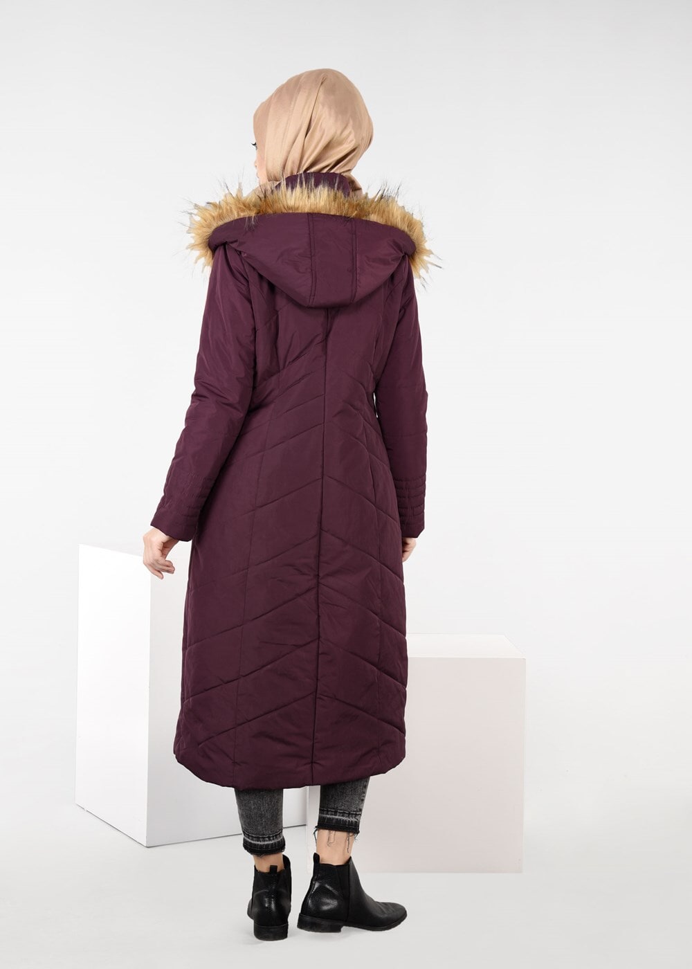 Tesettür giyim BORDO PELUŞ KAPÜŞONLU KABAN 9515 