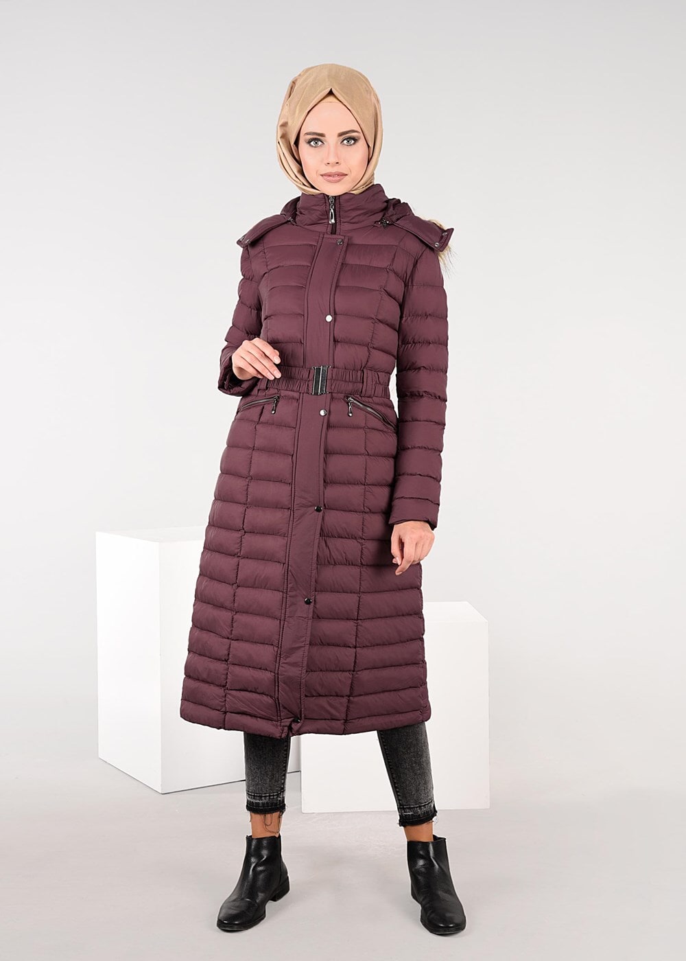 Tesettür giyim BORDO KAPÜŞONLU ŞİŞME KABAN 9517 