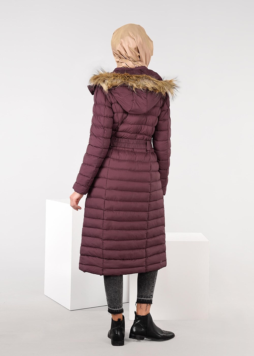 Tesettür giyim BORDO KAPÜŞONLU ŞİŞME KABAN 9517 