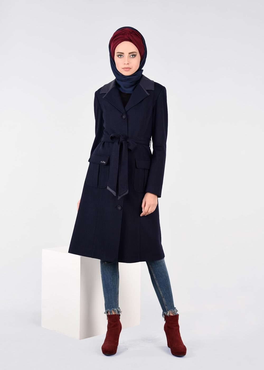 Tesettür giyim LACİVERT BELİ KUŞAKLI KAŞE KABAN 9529 