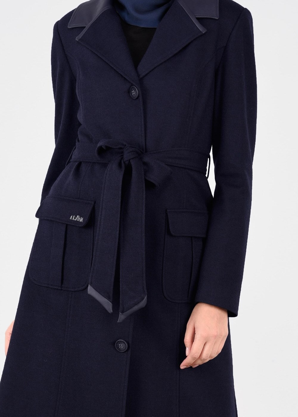 Tesettür giyim LACİVERT BELİ KUŞAKLI KAŞE KABAN 9529 