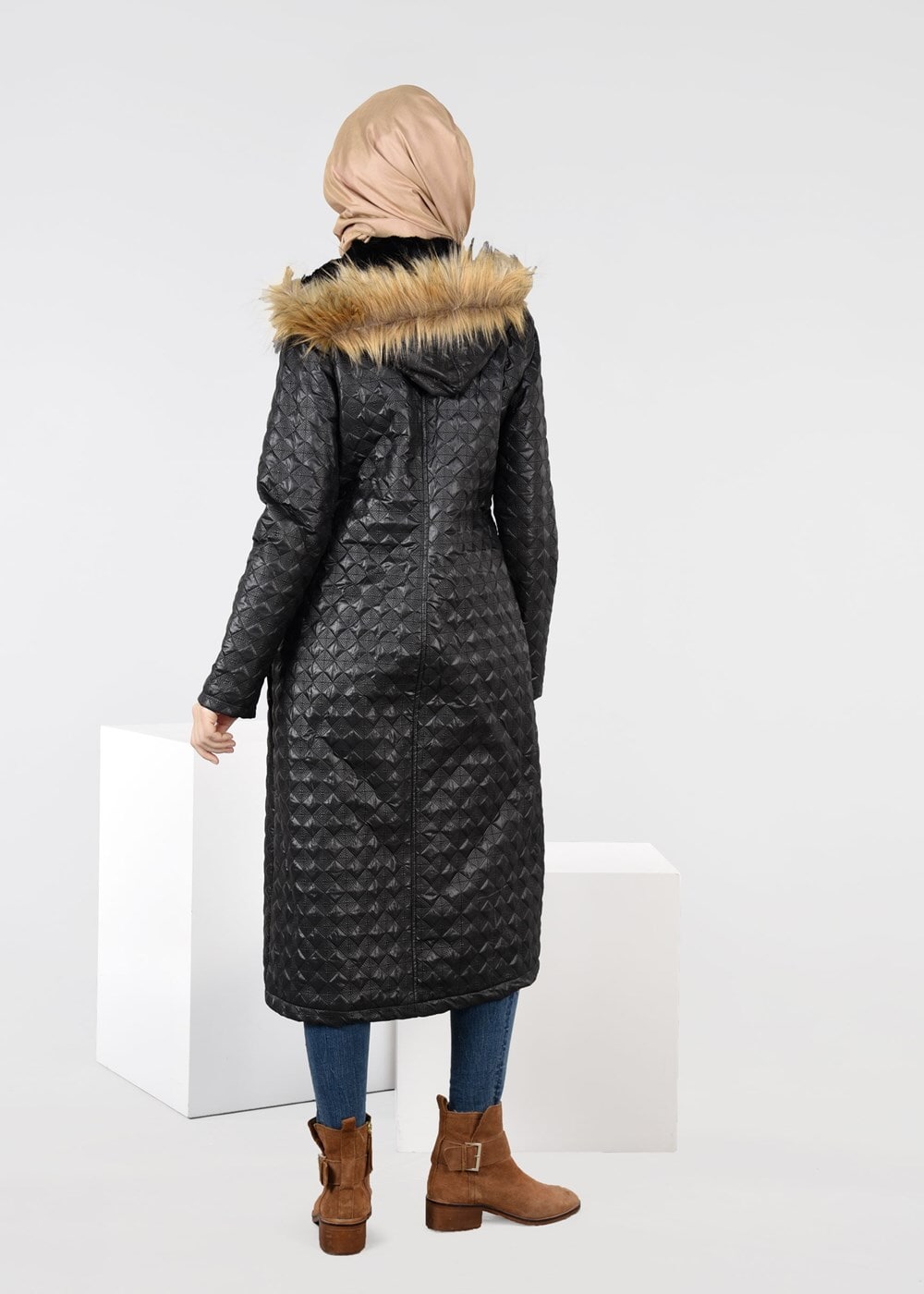 Tesettür giyim SİYAH KAPÜŞONU PELUŞLU KABAN 9532
