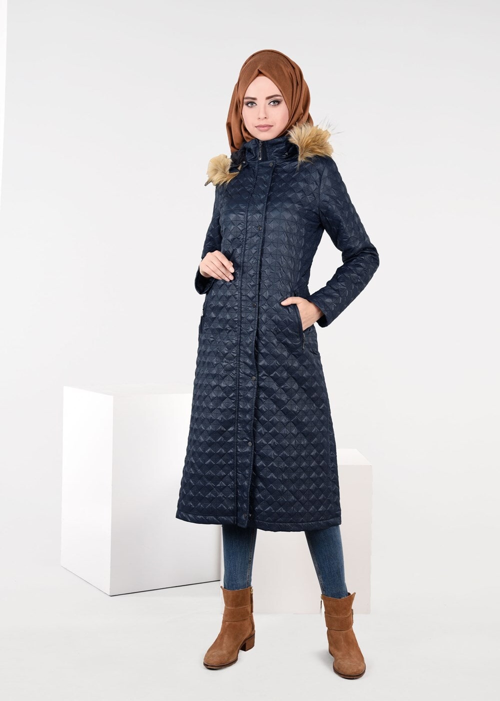 Tesettür giyim LACİVERT KAPÜŞONU PELUŞLU KABAN 9532