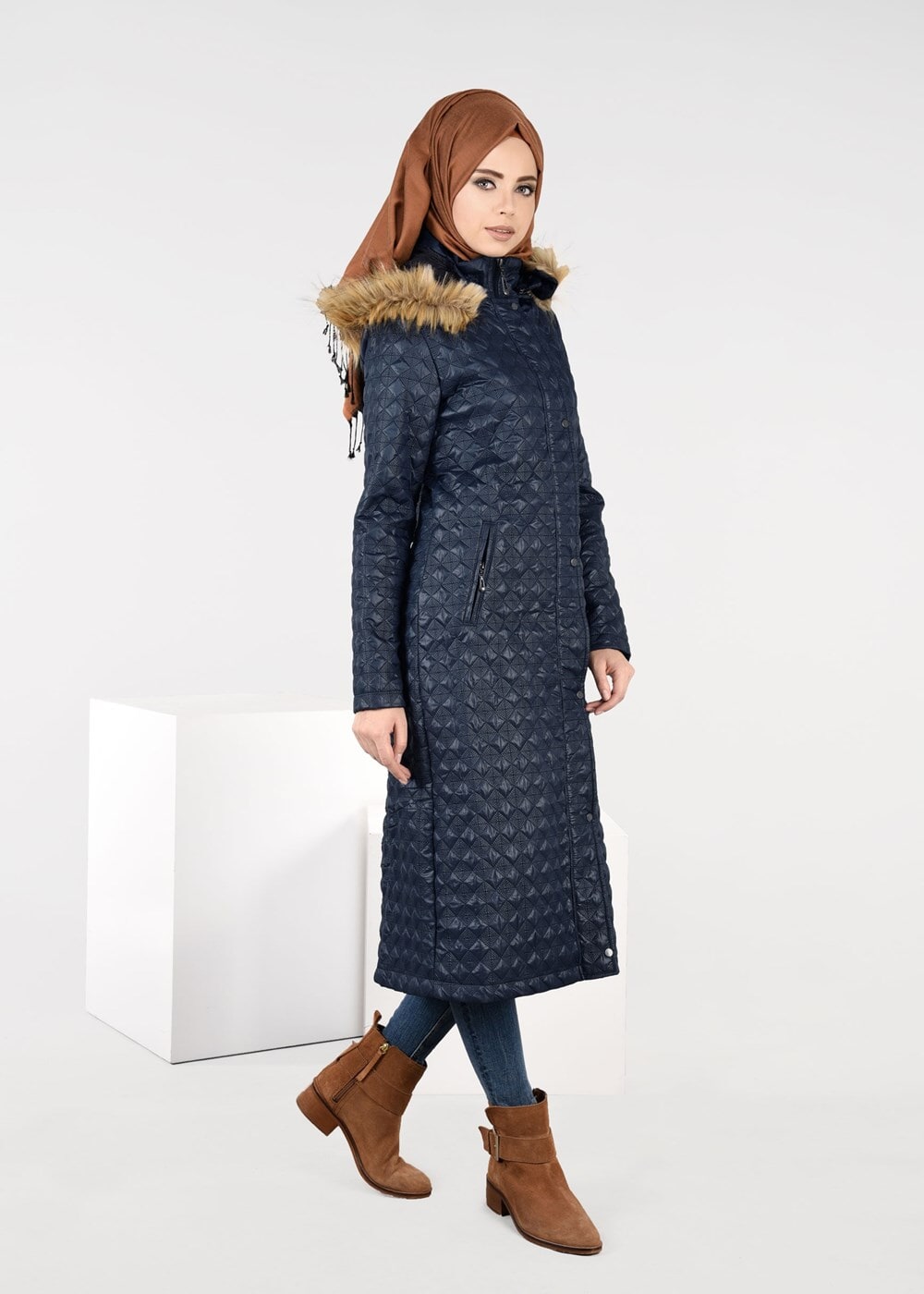 Tesettür giyim LACİVERT KAPÜŞONU PELUŞLU KABAN 9532