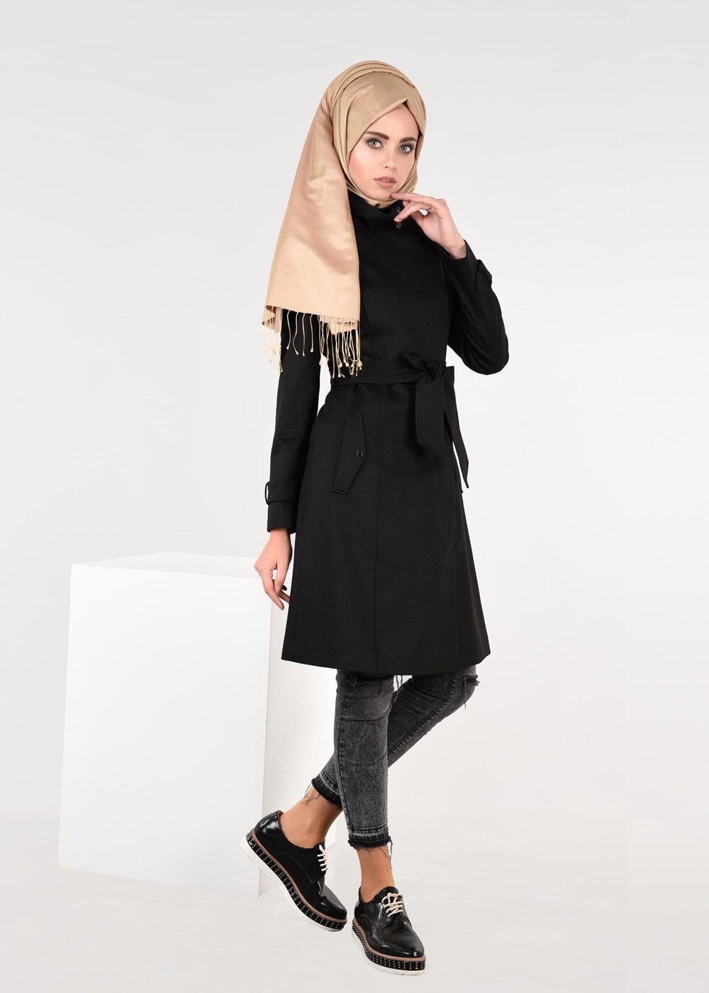 Tesettür giyim SİYAH BALIKÇI YAKA BELİ KUŞAKLI KABAN 9536 
