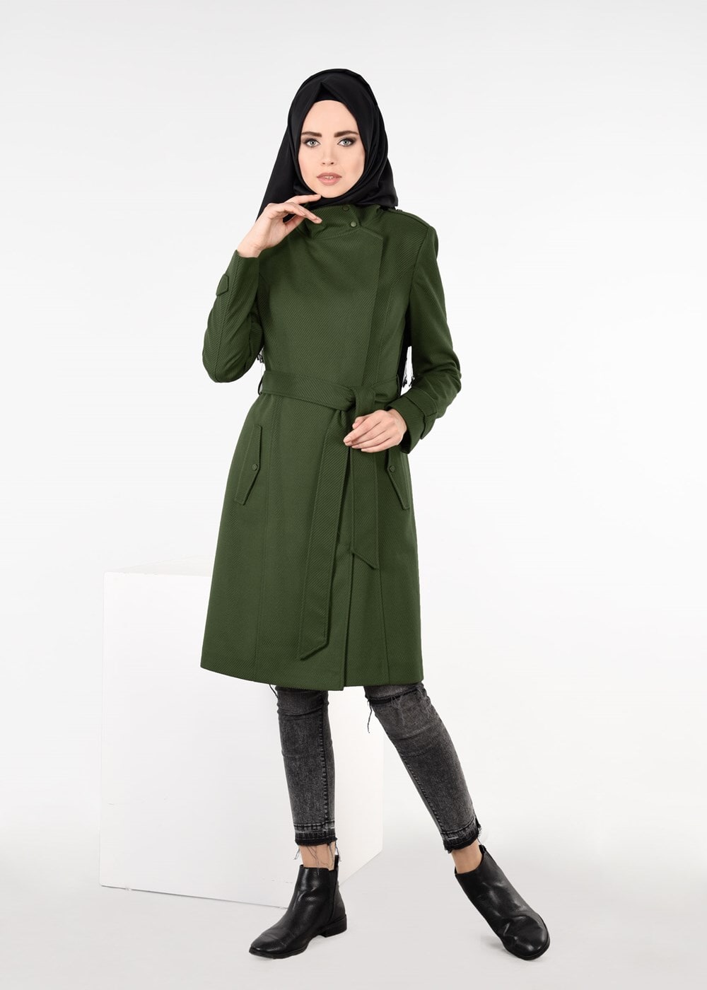 Tesettür giyim HAKİ BALIKÇI YAKA BELİ KUŞAKLI KABAN 9536 