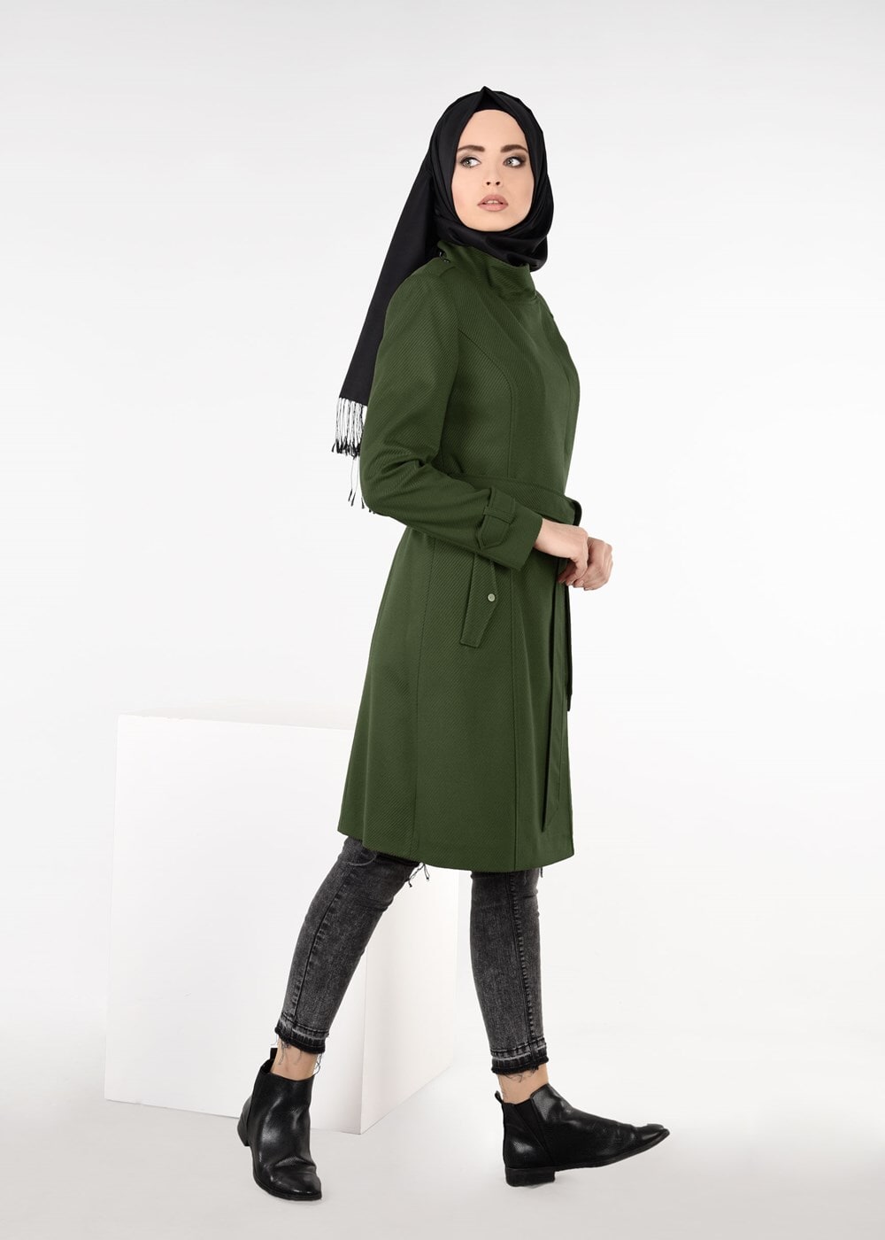 Tesettür giyim HAKİ BALIKÇI YAKA BELİ KUŞAKLI KABAN 9536 