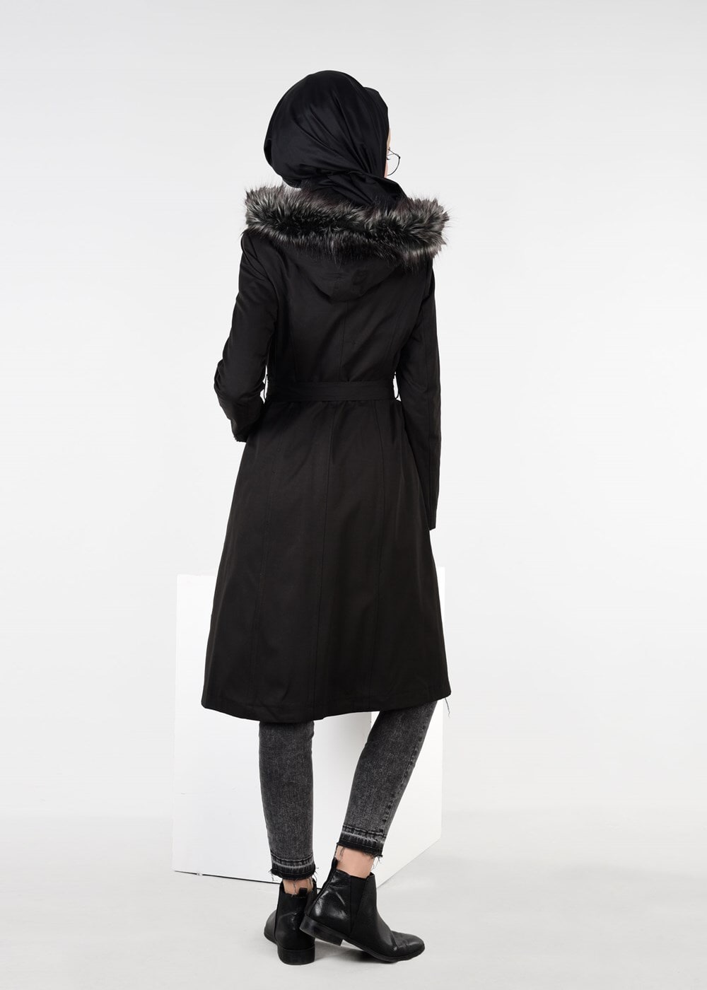 Tesettür giyim SİYAH KAPÜŞONU KÜRKLÜ TORBA CEP KABAN 9559 