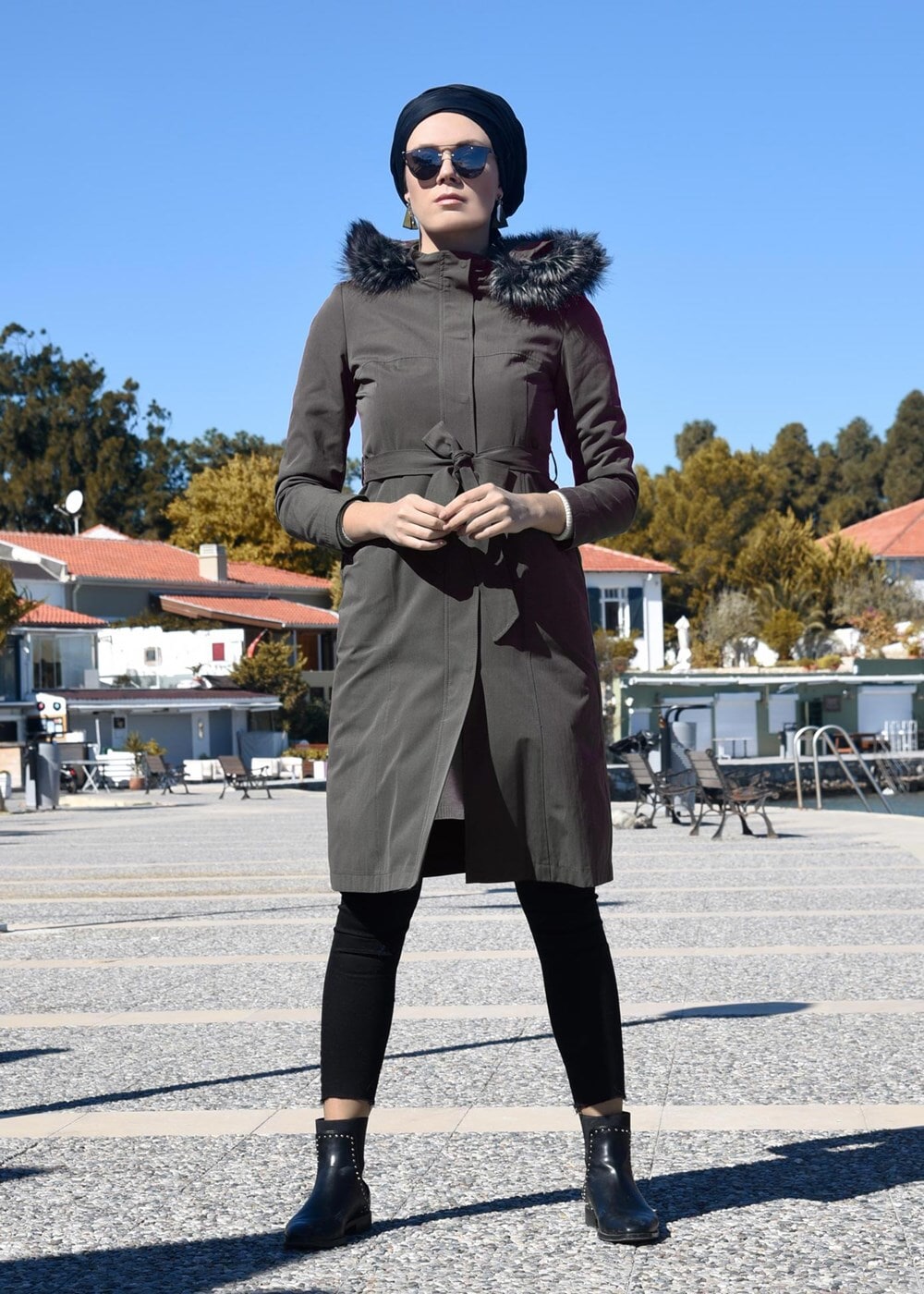 Tesettür giyim HAKİ KAPÜŞONU KÜRKLÜ TORBA CEP KABAN 9559 