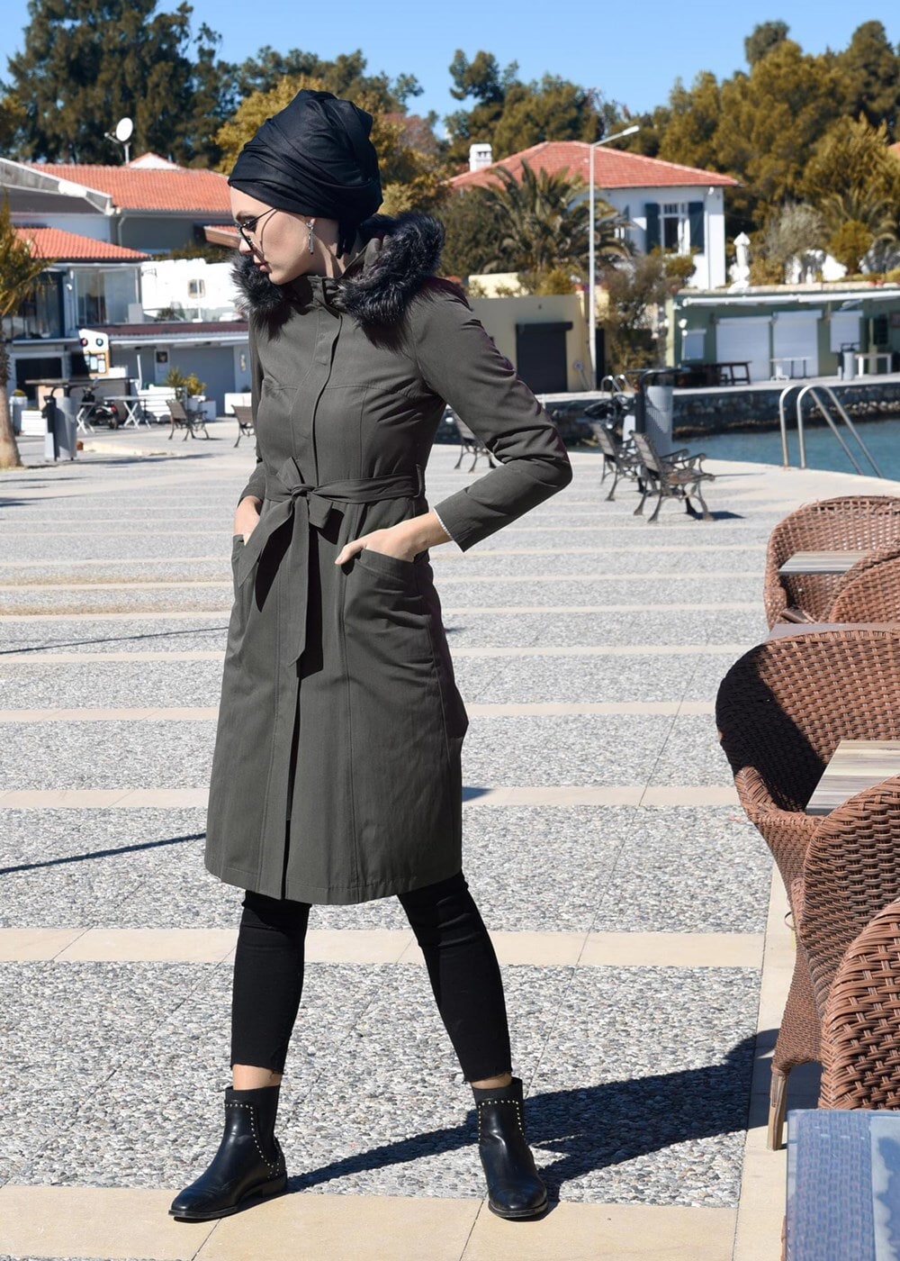 Tesettür giyim HAKİ KAPÜŞONU KÜRKLÜ TORBA CEP KABAN 9559 