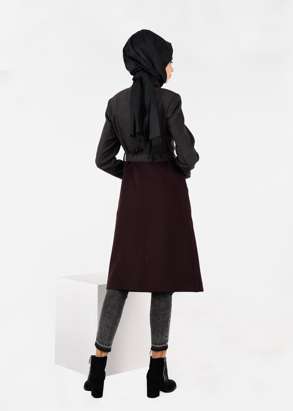 Tesettür giyim MÜRDÜM CEPLERİ FERMUARLI ÜST KISMI DESENLİ KABAN 9561