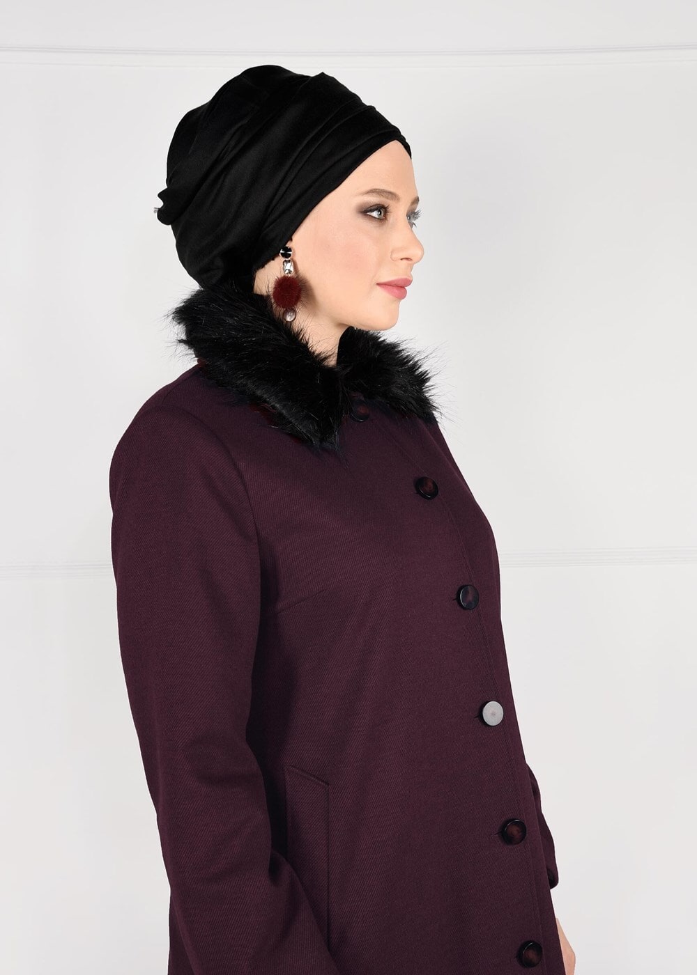 Tesettür giyim BORDO KÜRK YAKALI DÜĞMELİ KAŞE KABAN 9567 