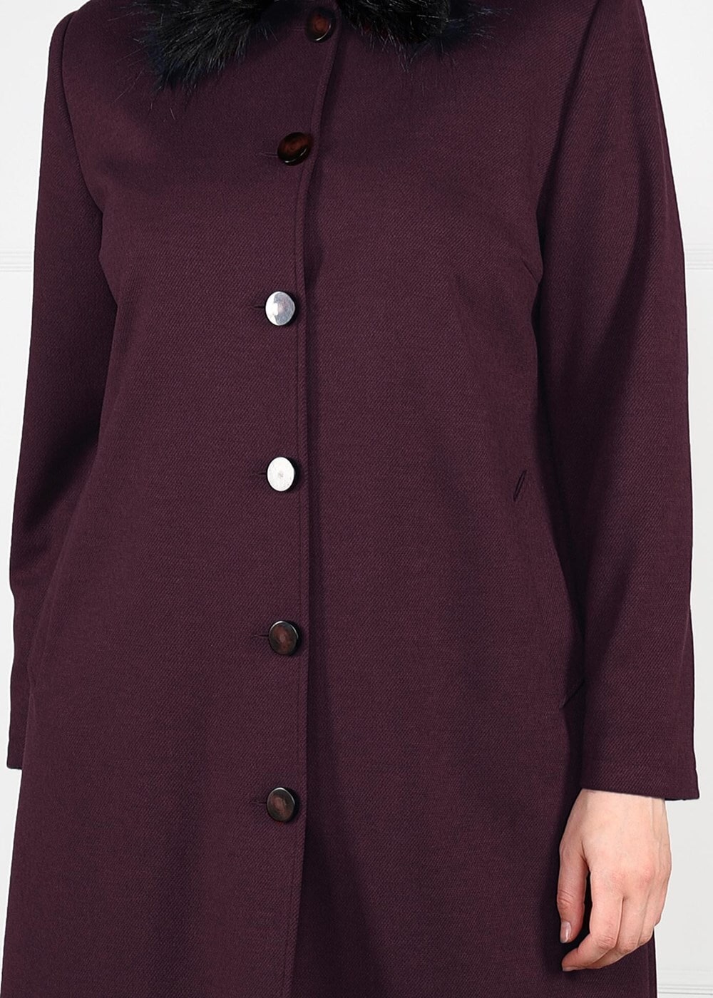 Tesettür giyim BORDO KÜRK YAKALI DÜĞMELİ KAŞE KABAN 9567 