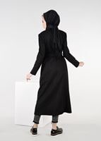 Tesettür giyim SİYAH KRUVAZE KEMERLİ DÜĞMELİ KABAN 9586 
