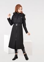 Tesettür giyim SİYAH ARMA DETAYLI KAPÜŞONLU KAPİTONE KABAN 9597 