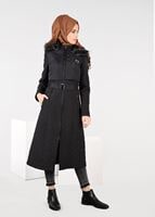 Tesettür giyim SİYAH ARMA DETAYLI KAPÜŞONLU KAPİTONE KABAN 9597 