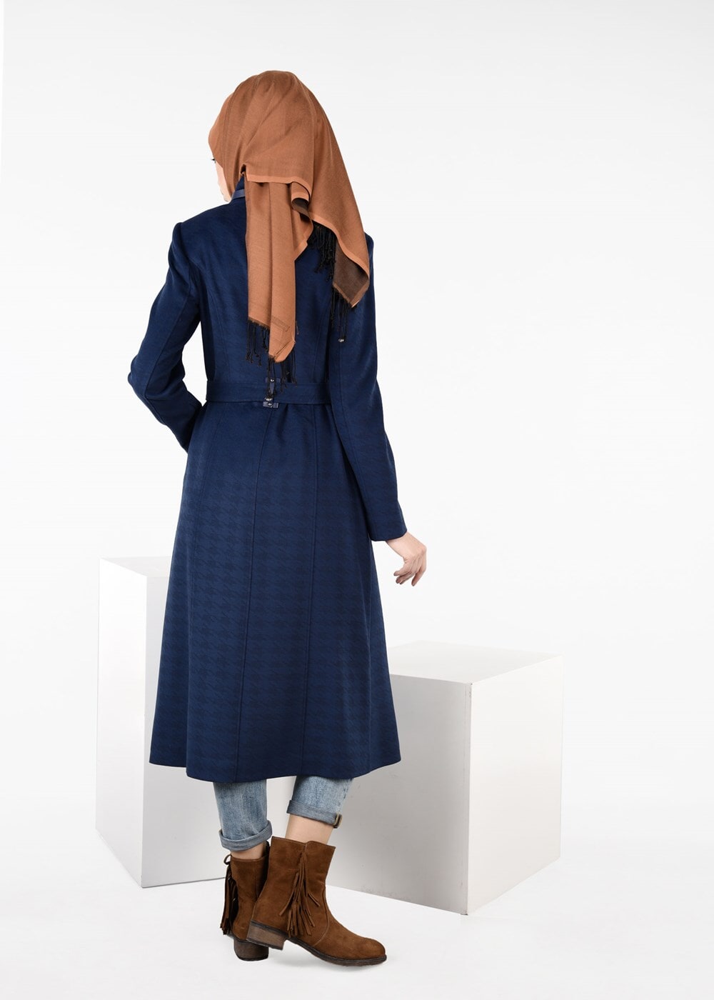 Tesettür giyim LACİVERT BELİ KUŞAKLI KAZAYAĞI DESENLİ KABAN 9605 