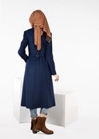 Tesettür giyim LACİVERT BELİ KUŞAKLI KAZAYAĞI DESENLİ KABAN 9605 