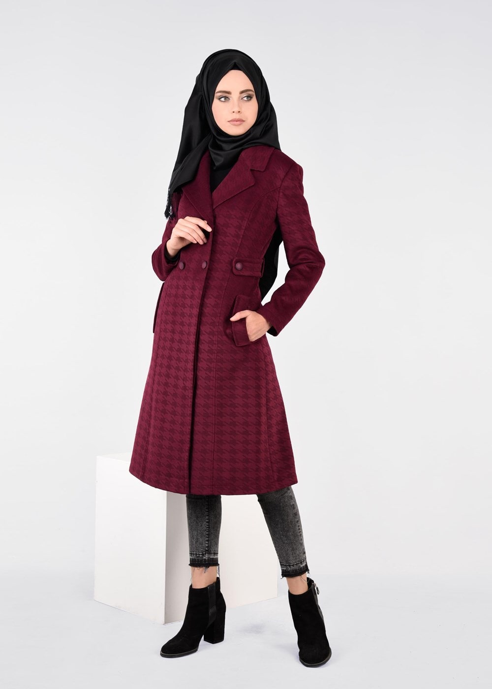 Tesettür giyim MÜRDÜM KAZAYAĞI DESENLİ KRUVAZE KABAN 9607