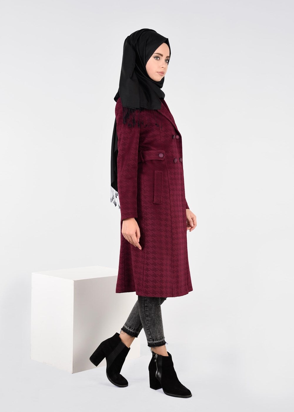 Tesettür giyim MÜRDÜM KAZAYAĞI DESENLİ KRUVAZE KABAN 9607