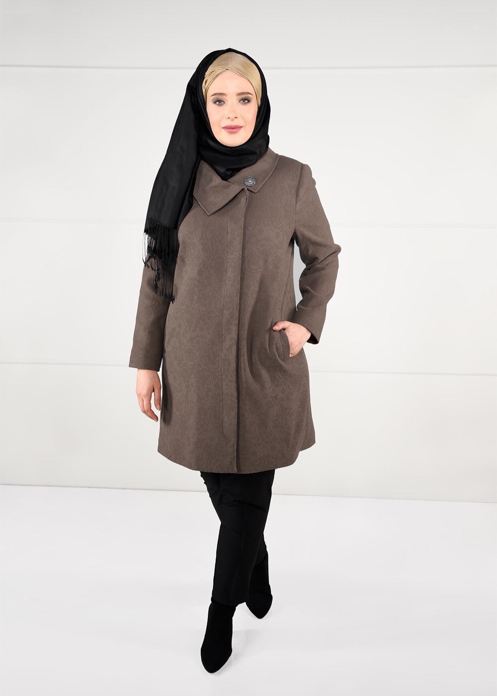 Vêtements hijab BRUN MANTEAU EN LAINE AVEC BROCHE 9618 