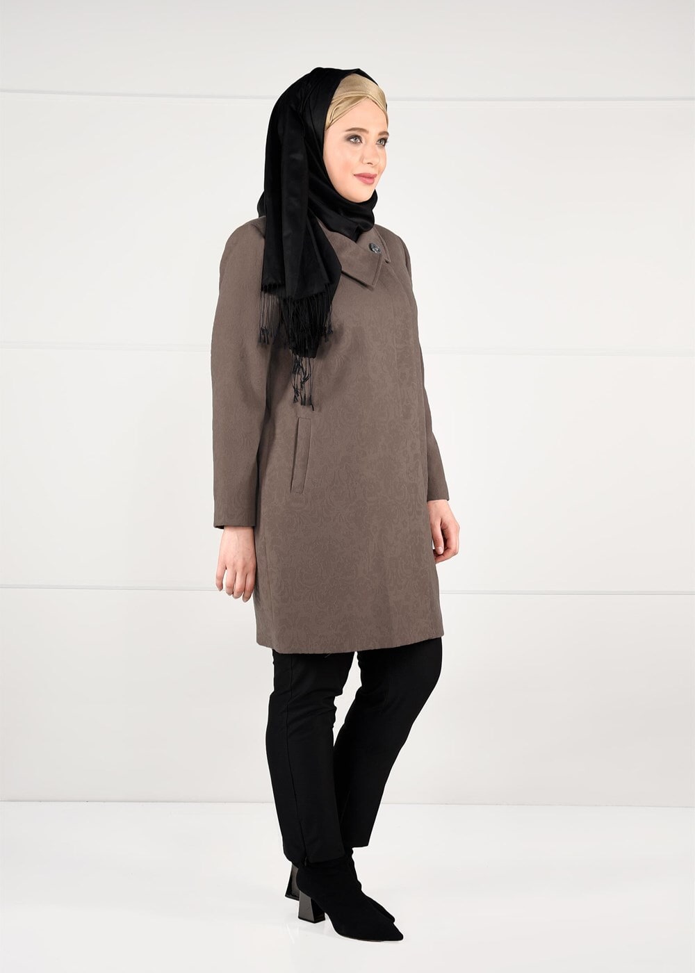 Vêtements hijab BRUN MANTEAU EN LAINE AVEC BROCHE 9618 