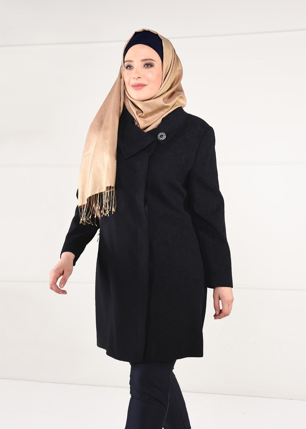 Vêtements hijab BLEU MARINE MANTEAU EN LAINE AVEC BROCHE 9618 