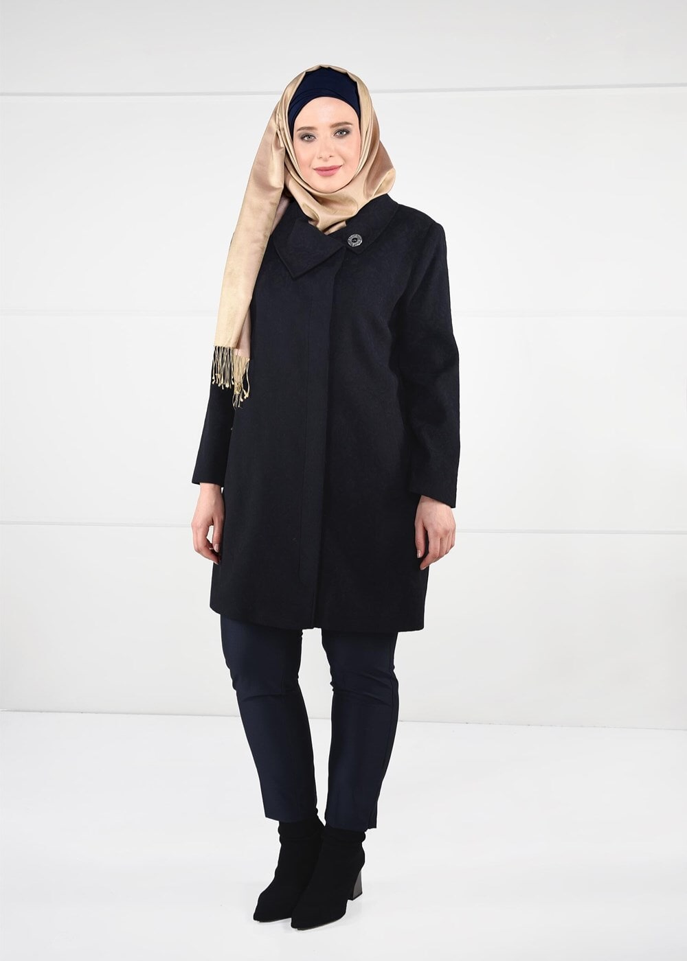 Vêtements hijab BLEU MARINE MANTEAU EN LAINE AVEC BROCHE 9618 
