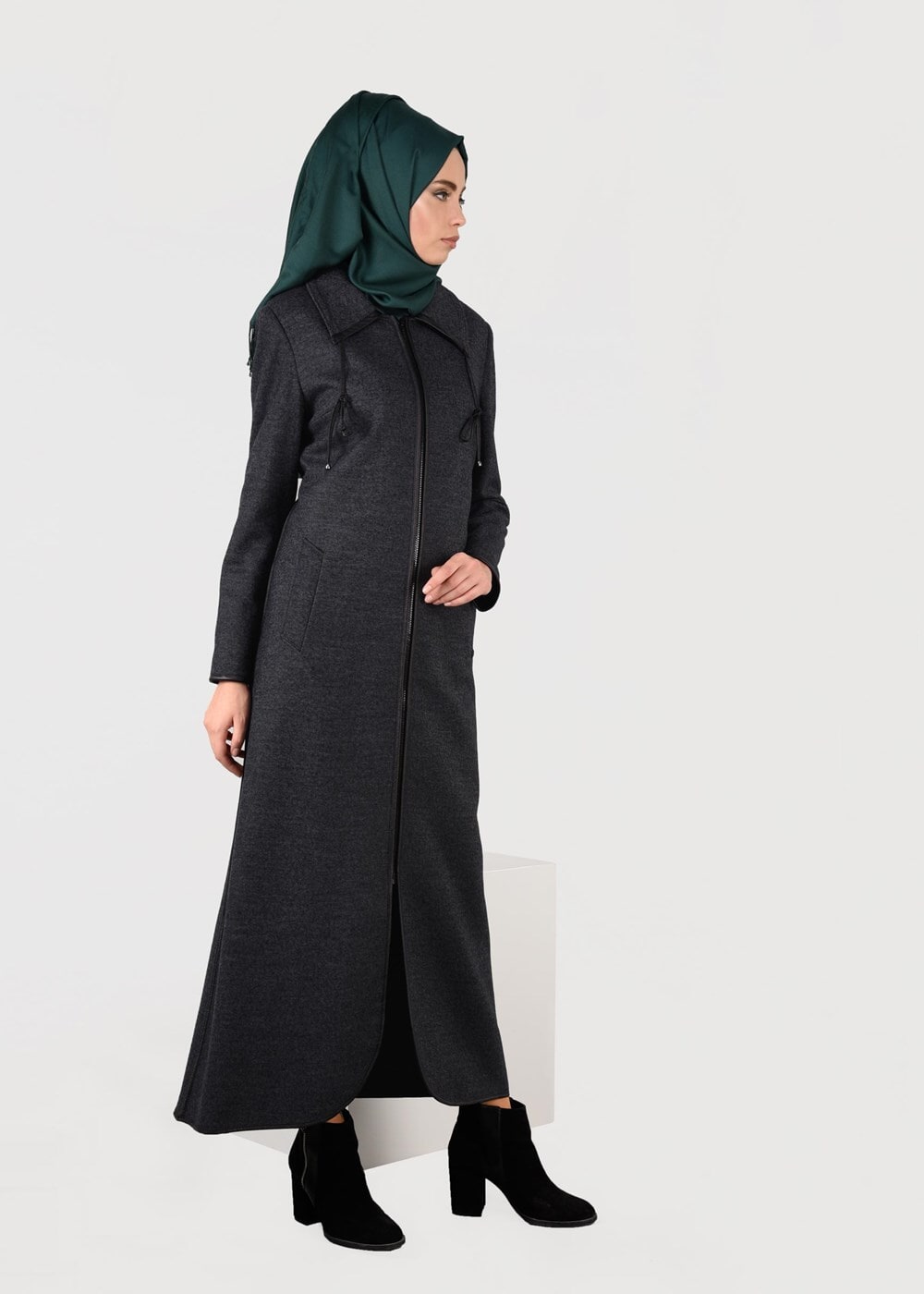 Tesettür giyim GRİ FERMUARLI SİVRİ YAKA MANTO 9587 