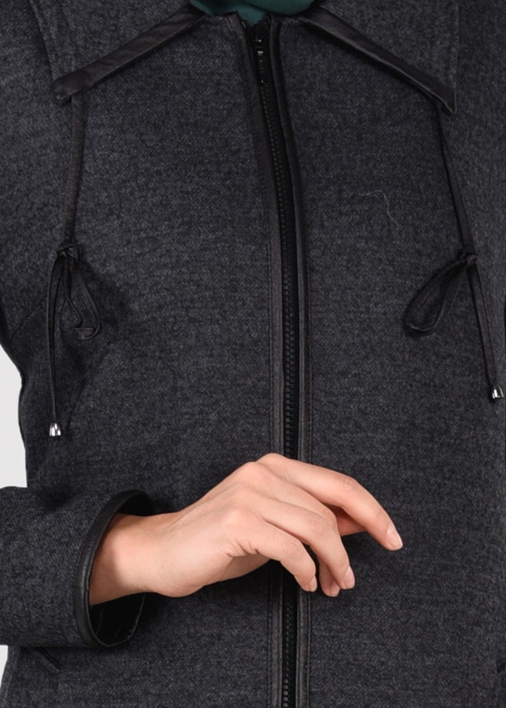 Tesettür giyim GRİ FERMUARLI SİVRİ YAKA MANTO 9587 