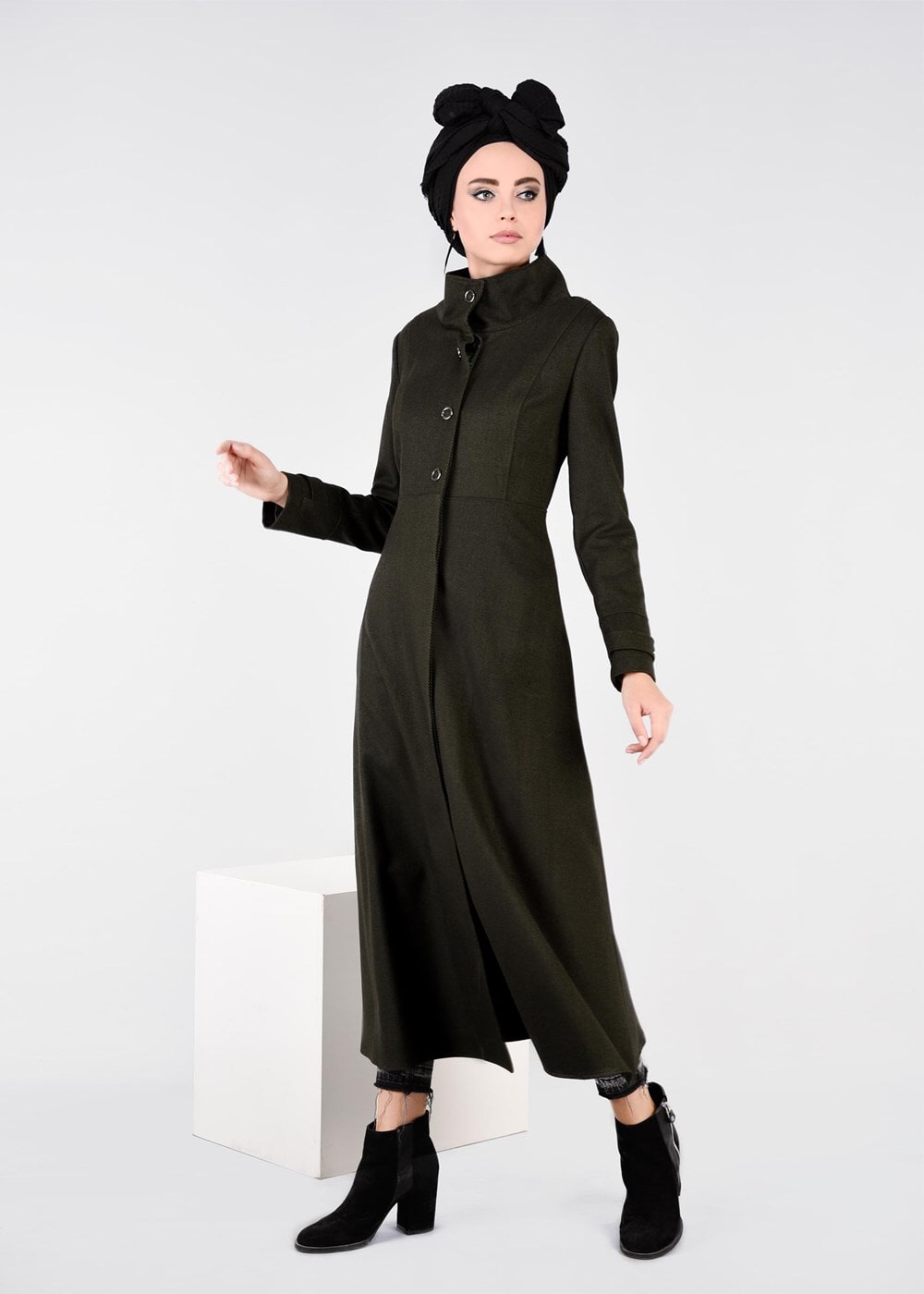 Tesettür giyim HAKİ DÜĞMELİ MANTO 9591