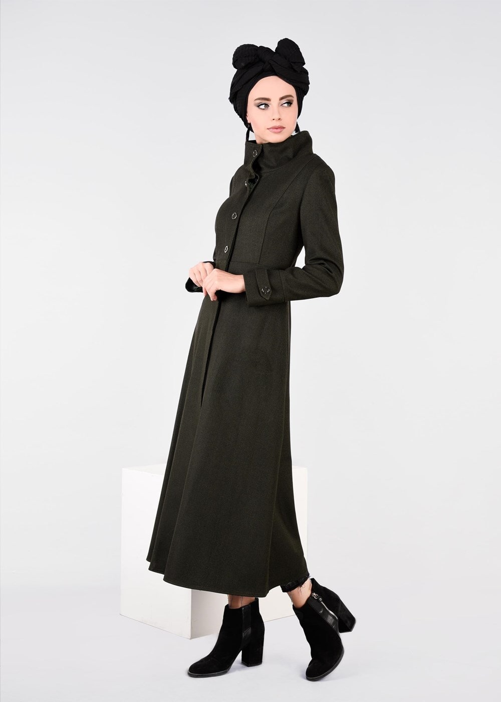 Tesettür giyim HAKİ DÜĞMELİ MANTO 9591