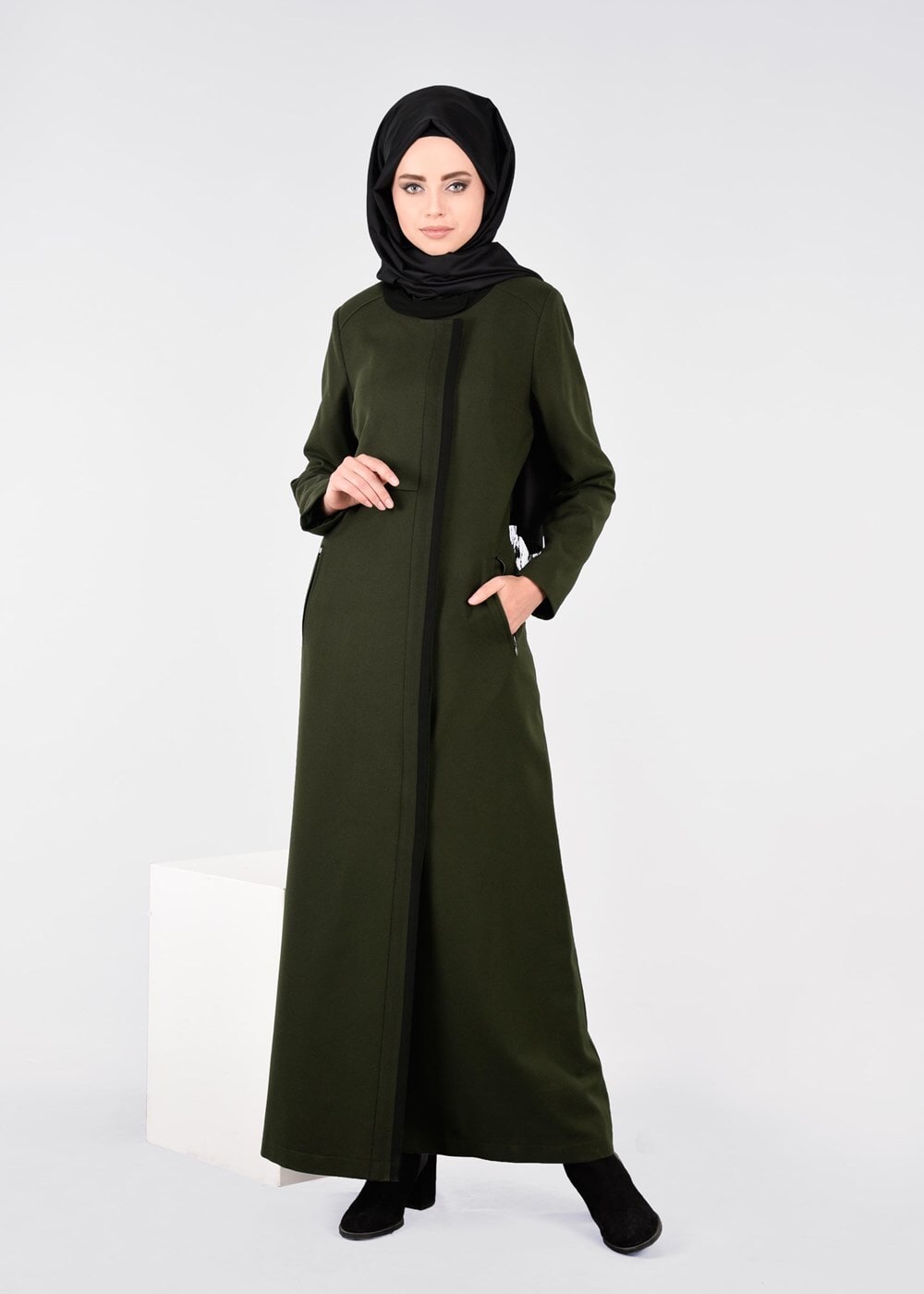 Tesettür giyim HAKİ CEPLİ KLASİK MANTO 9602