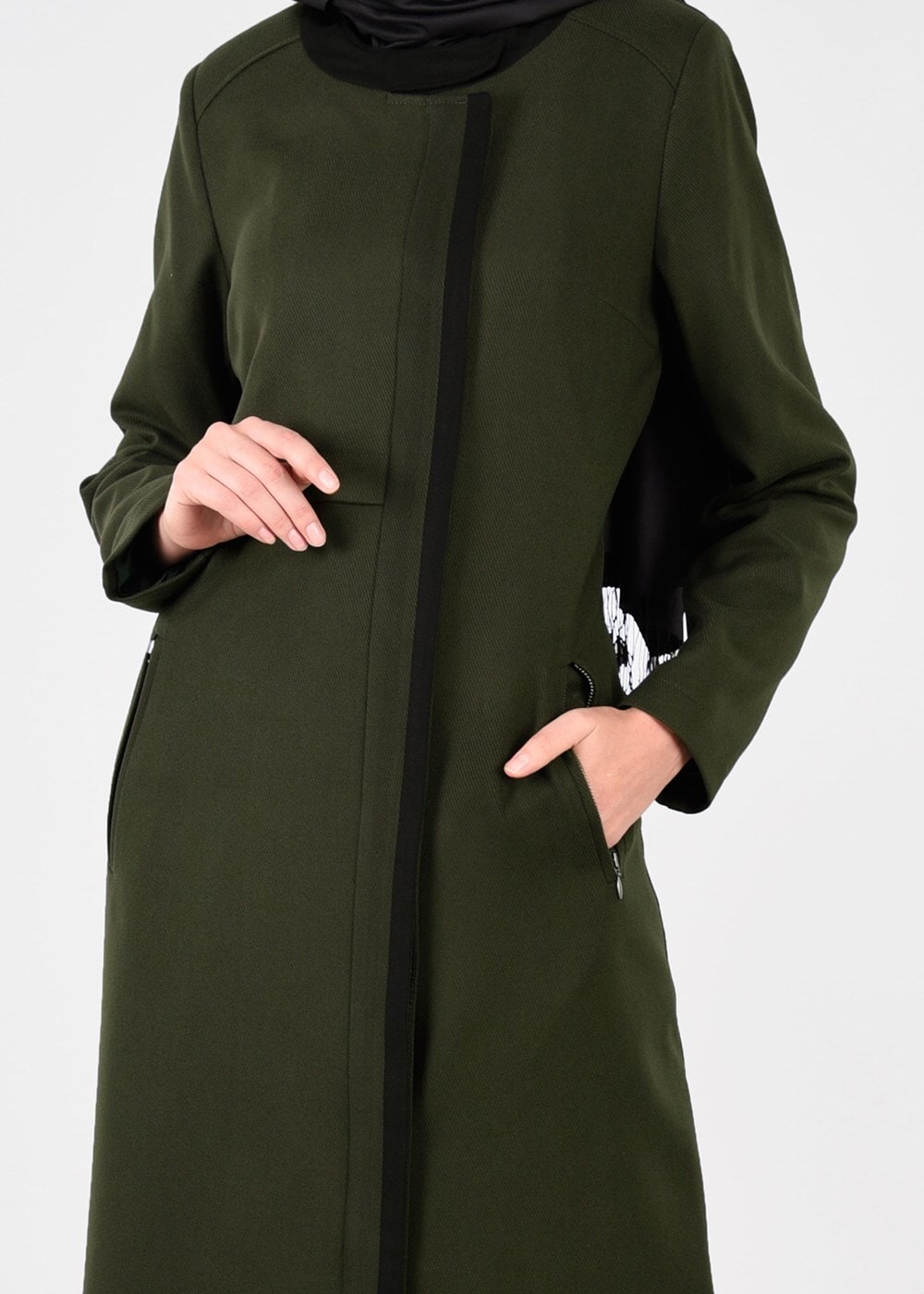 Tesettür giyim HAKİ CEPLİ KLASİK MANTO 9602