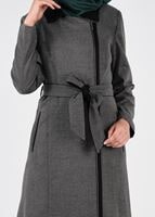 Tesettür giyim GRİ KUŞAKLI FERMUARLI MANTO 9603