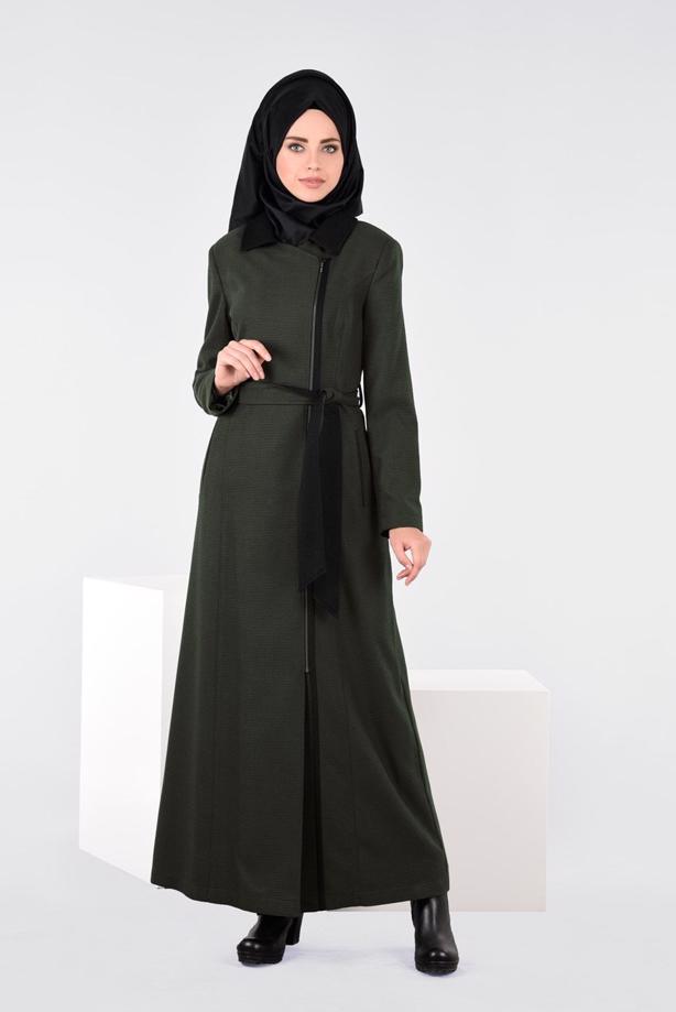 Tesettür giyim HAKİ KUŞAKLI FERMUARLI MANTO 9603 - TRENDTESETTÜR
