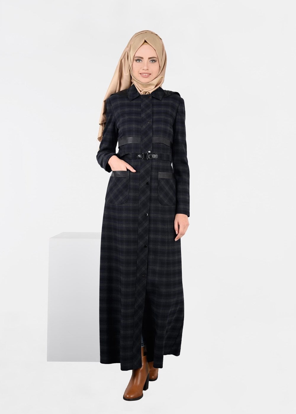 Tesettür giyim LACİVERT SUNİ DERİ BİYE DETAYLI KARELİ PARDESÜ 1880-2