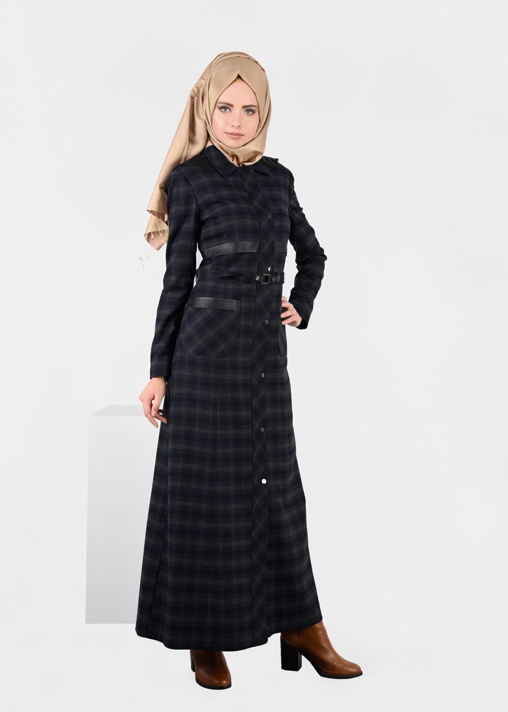 Tesettür giyim LACİVERT SUNİ DERİ BİYE DETAYLI KARELİ PARDESÜ 1880-2