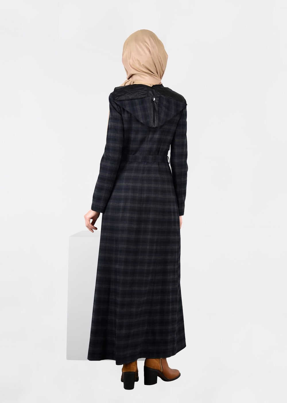 Tesettür giyim LACİVERT SUNİ DERİ BİYE DETAYLI KARELİ PARDESÜ 1880-2