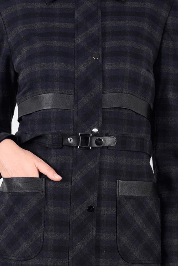 Tesettür giyim LACİVERT SUNİ DERİ BİYE DETAYLI KARELİ PARDESÜ 1880-2 - TRENDTESETTÜR