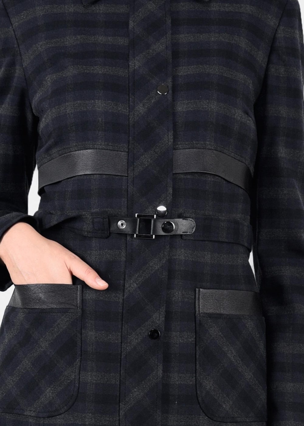 Tesettür giyim LACİVERT SUNİ DERİ BİYE DETAYLI KARELİ PARDESÜ 1880-2