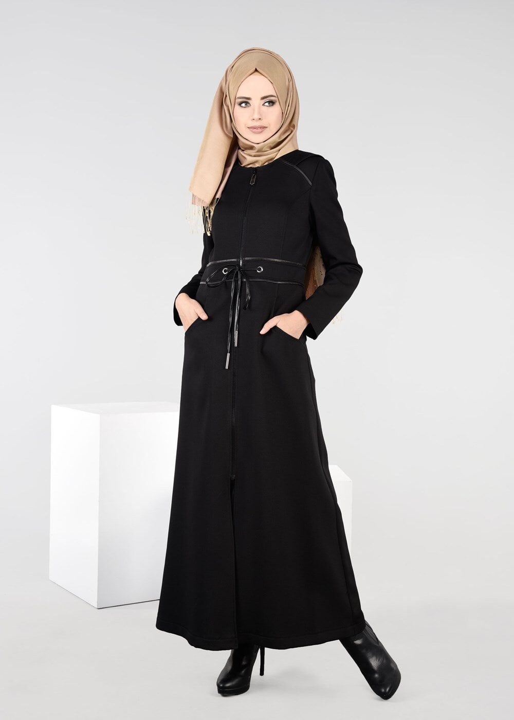 Tesettür giyim SİYAH BELİ BAĞCIKLI CEPLİ PARDESÜ 1923-1	