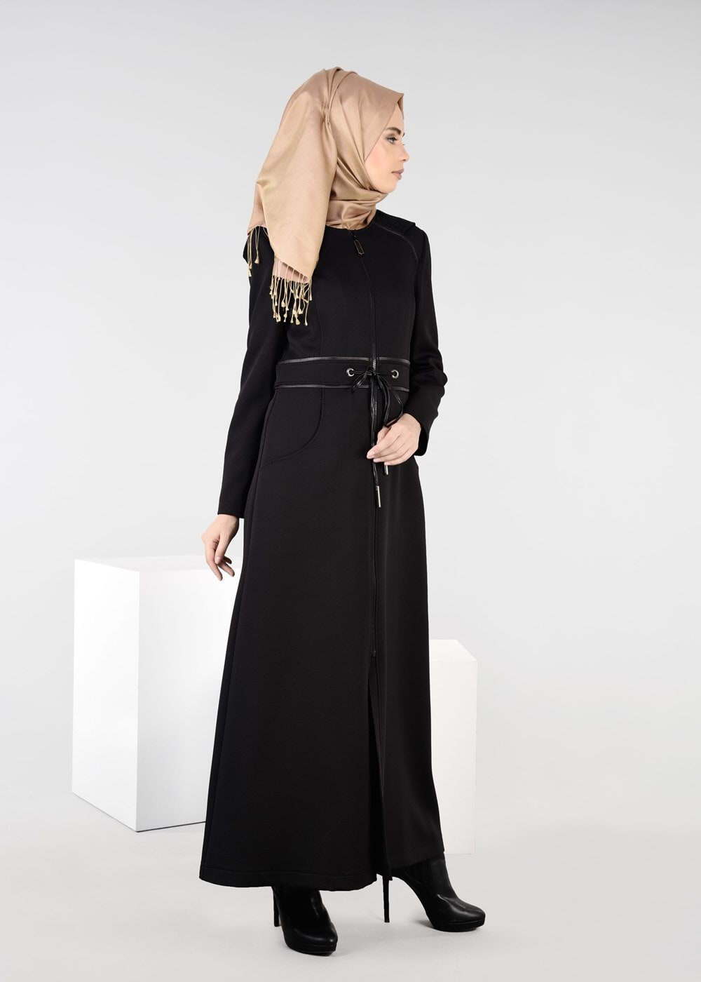 Tesettür giyim SİYAH BELİ BAĞCIKLI CEPLİ PARDESÜ 1923-1	